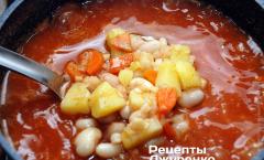 Tomato soup with beans and vegetables Canned tomato soup with beans