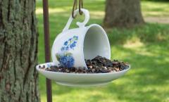 DIY 鳥の餌箱: アイデアのセレクション