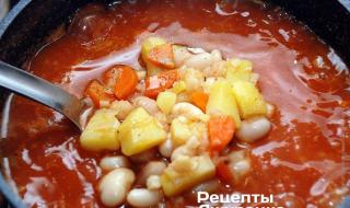 豆入りトマトスープ：おいしい料理を作るためのレシピ 豆入りトマトスープの作り方