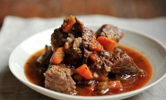 Stewed lamb with vegetables: cooking tips and recipes